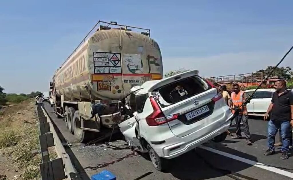 10 Dead As Car Rams Truck From Behind On Ahmedabad-Vadodara Expressway