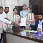 Priyanka Jarkiholi files her nomination papers