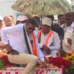 Watch: Man With Gun Garlands Siddaramaiah On Campaign Trail, Police Clarify