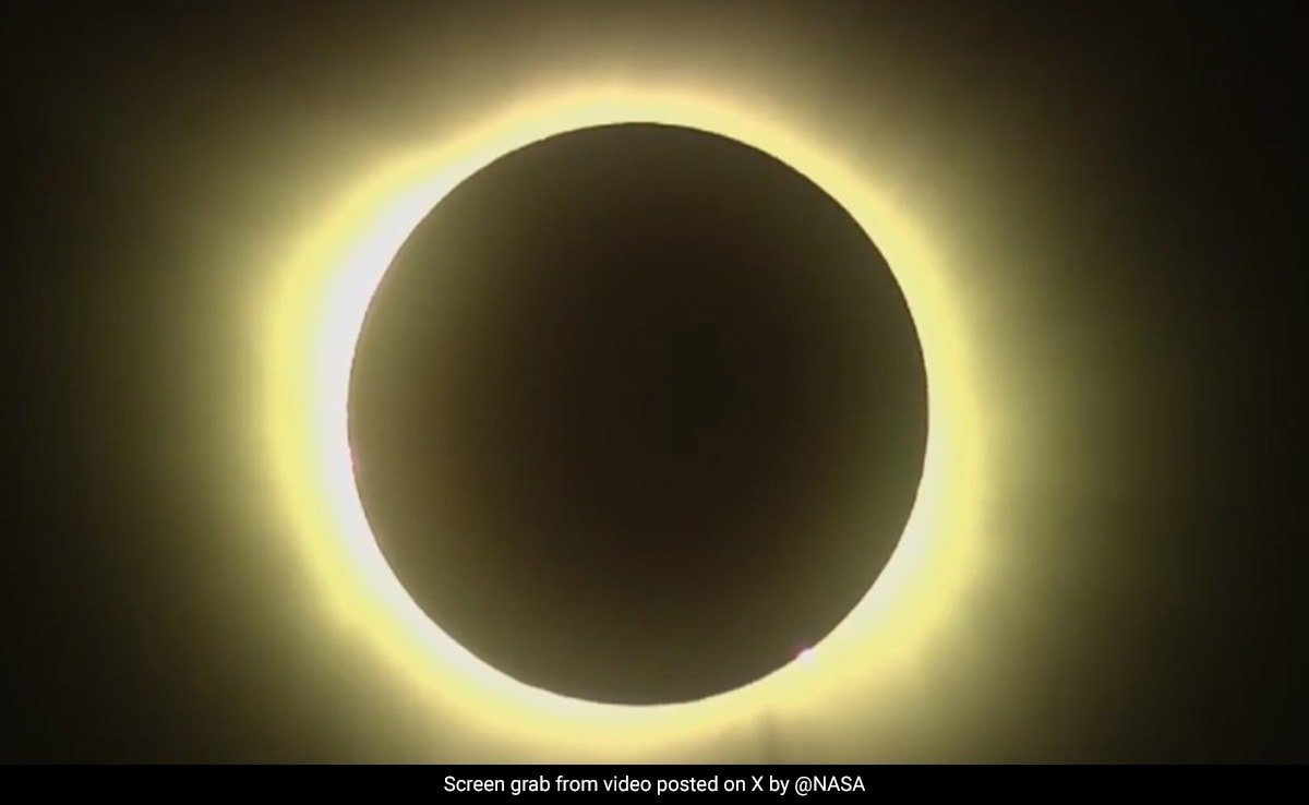 Total Solar Eclipse Hits Mexico Before Arcing Across US, Canada