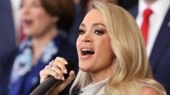 Carrie Underwood goes a cappella, Melania’s air kiss, and other moments