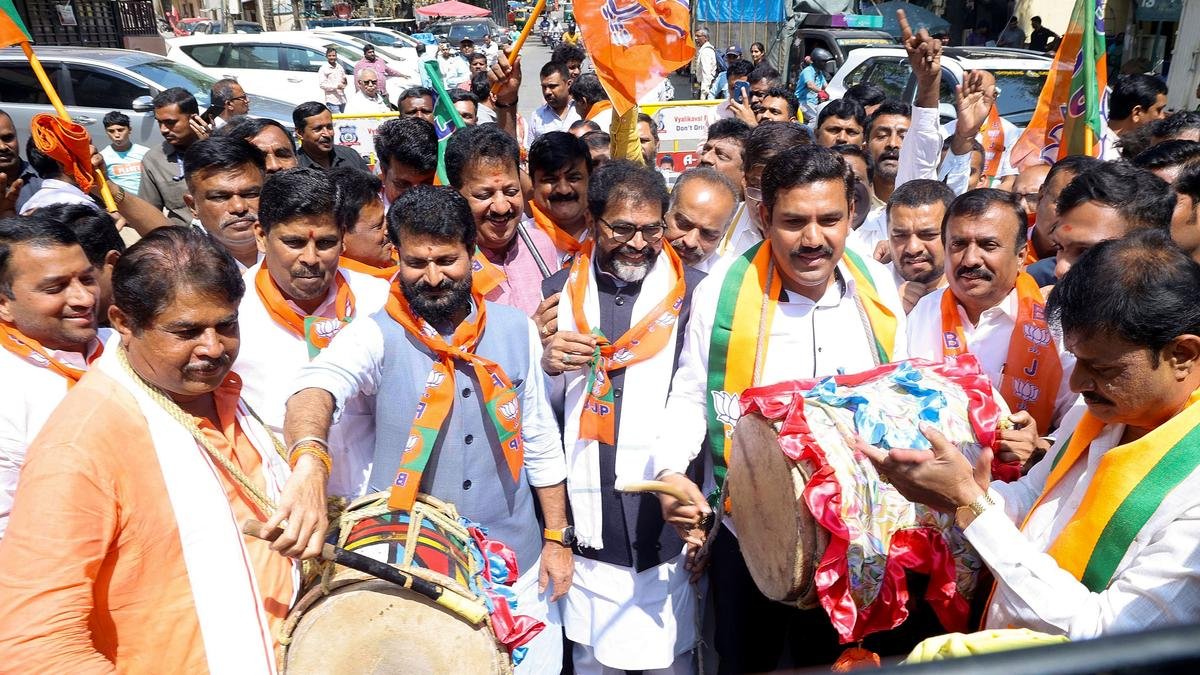 BJP Karnataka unit celebrates party’s victory in Delhi