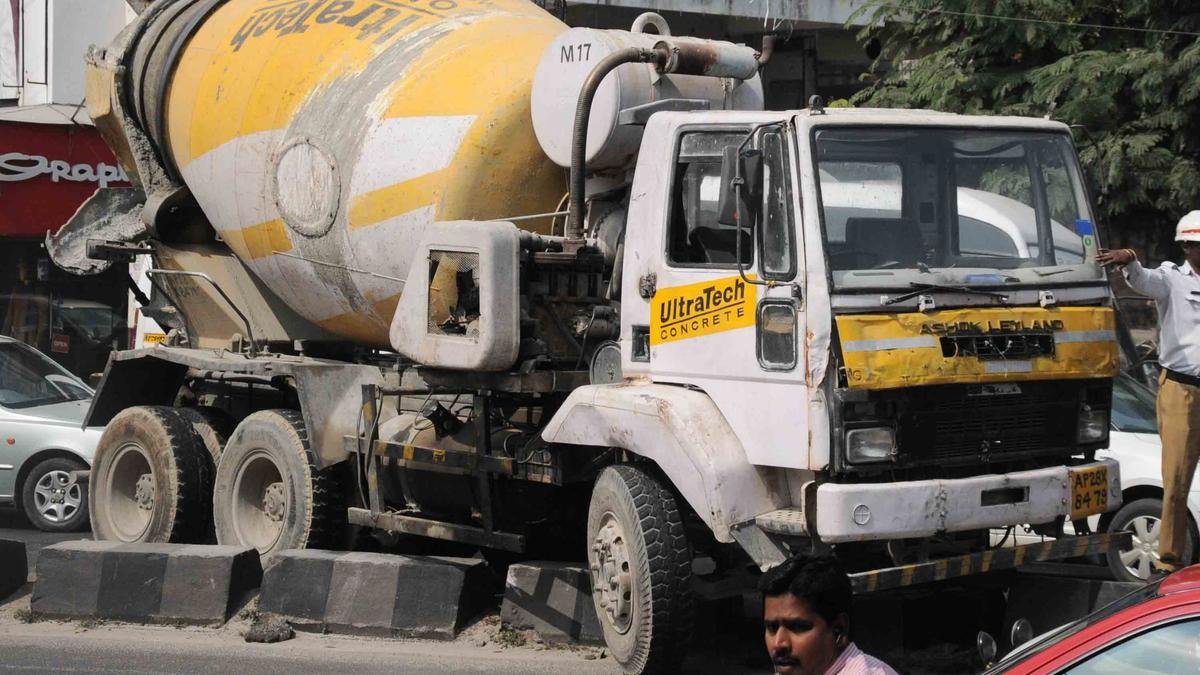 Concrete mixing truck falls on car in Belagavi, passengers rescued